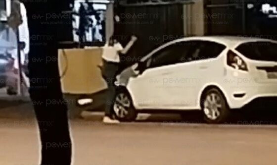 Mulher surta e destrói carro em avenida movimentada de Nova Mutum