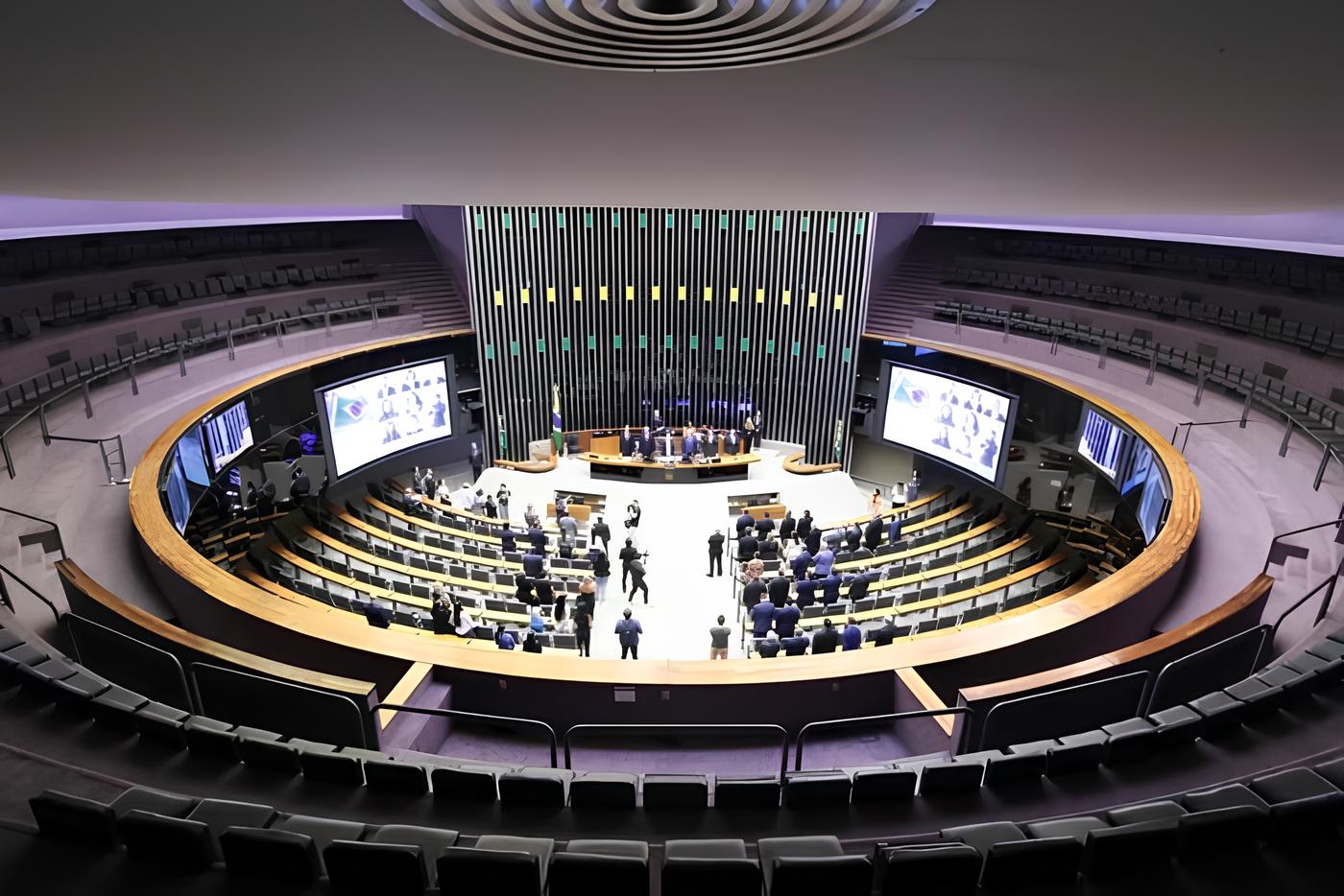 Com resistências, Câmara discute pacote de mudanças no regimento