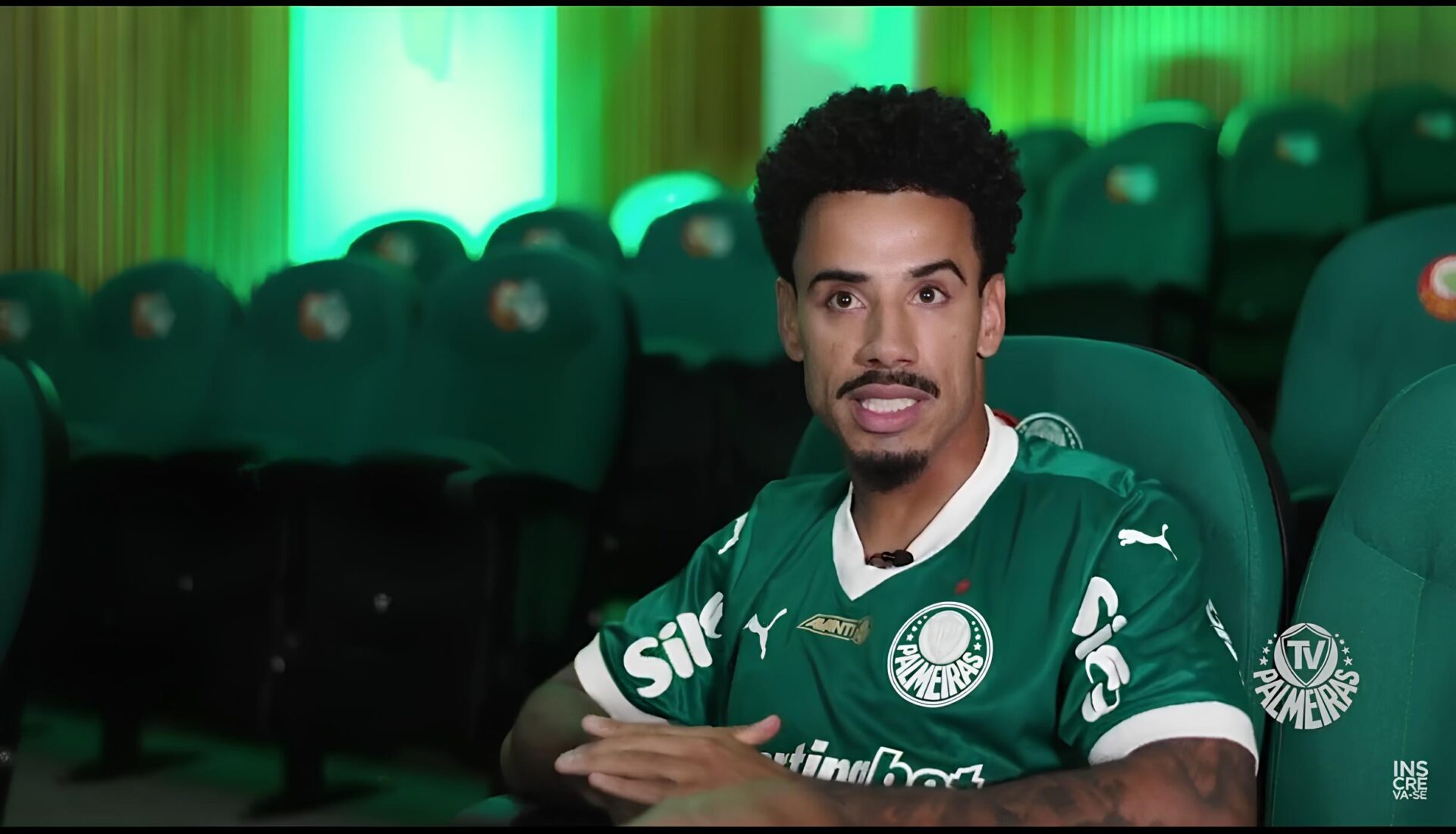 No Palmeiras: Lucas Evangelista escolhe camisa 30 para homenagear a mãe e emociona torcedores