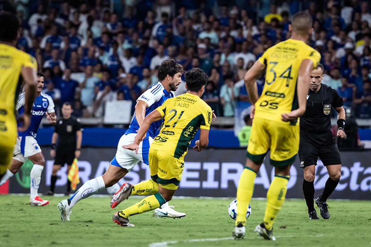 Árbitro admite erro após Cruzeiro x Mirassol e muda tom da arbitragem no Brasileirão