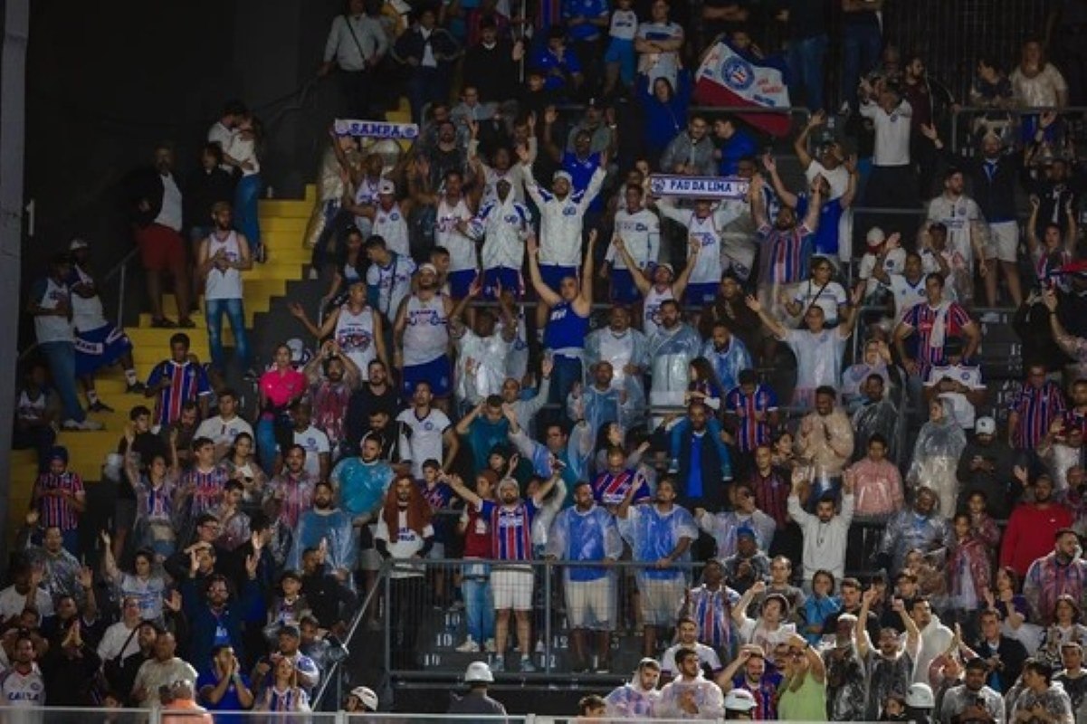 Torcedores do Bahia são chamados de “macumbeiros” na Vila Belmiro — e o futebol segue calado