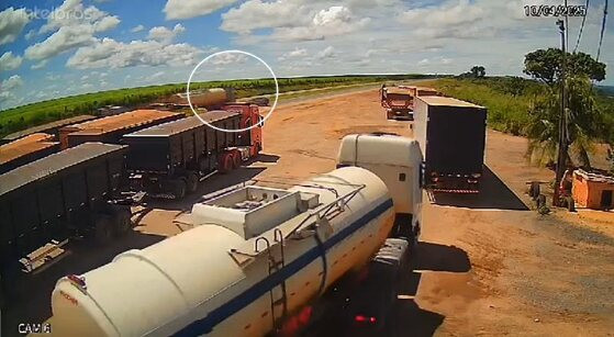 carreta e pick-up colidem e deixam um morto em Mato Grosso