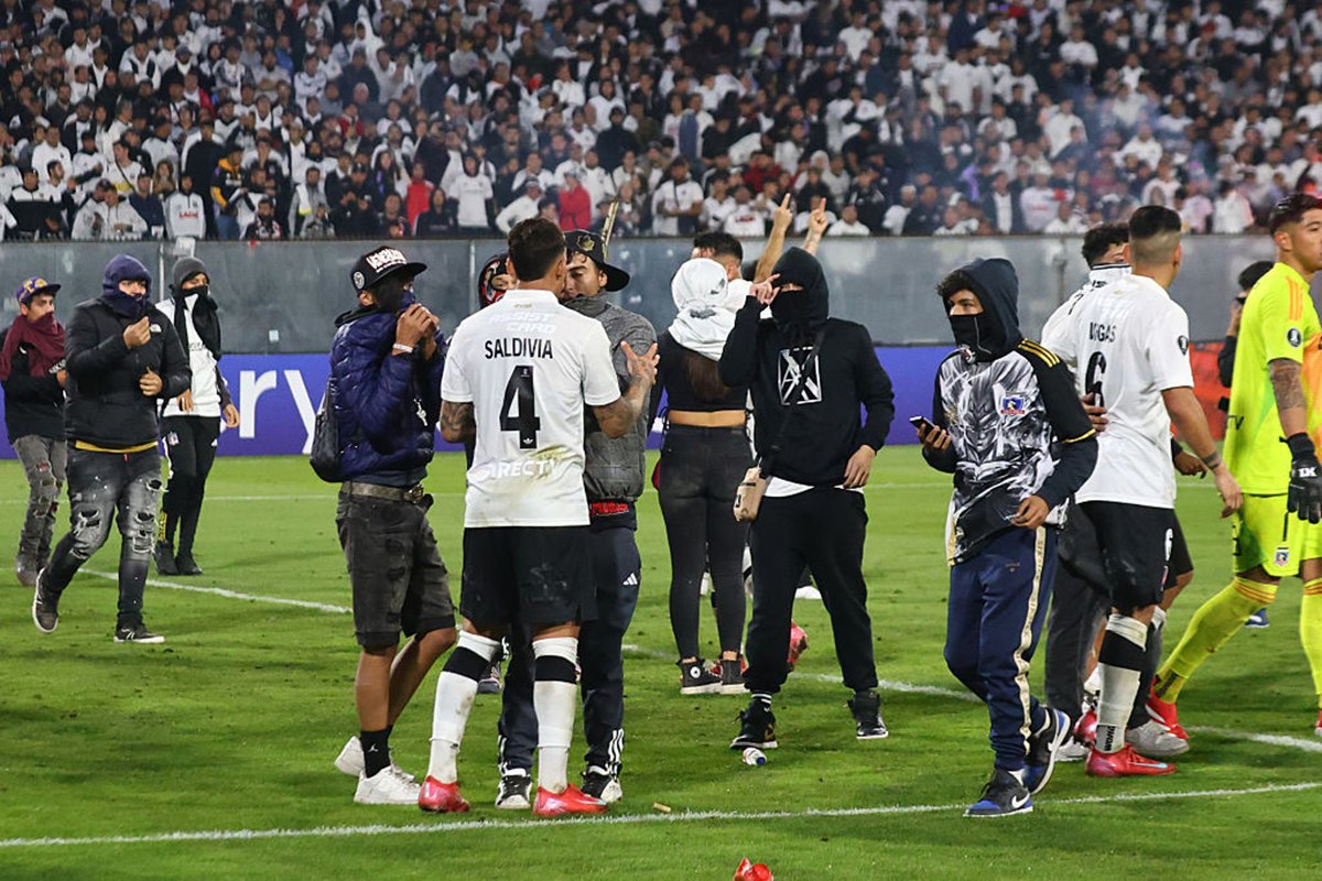 Colo-Colo pode ser expulso da Libertadores após mortes e invasão em jogo contra Fortaleza