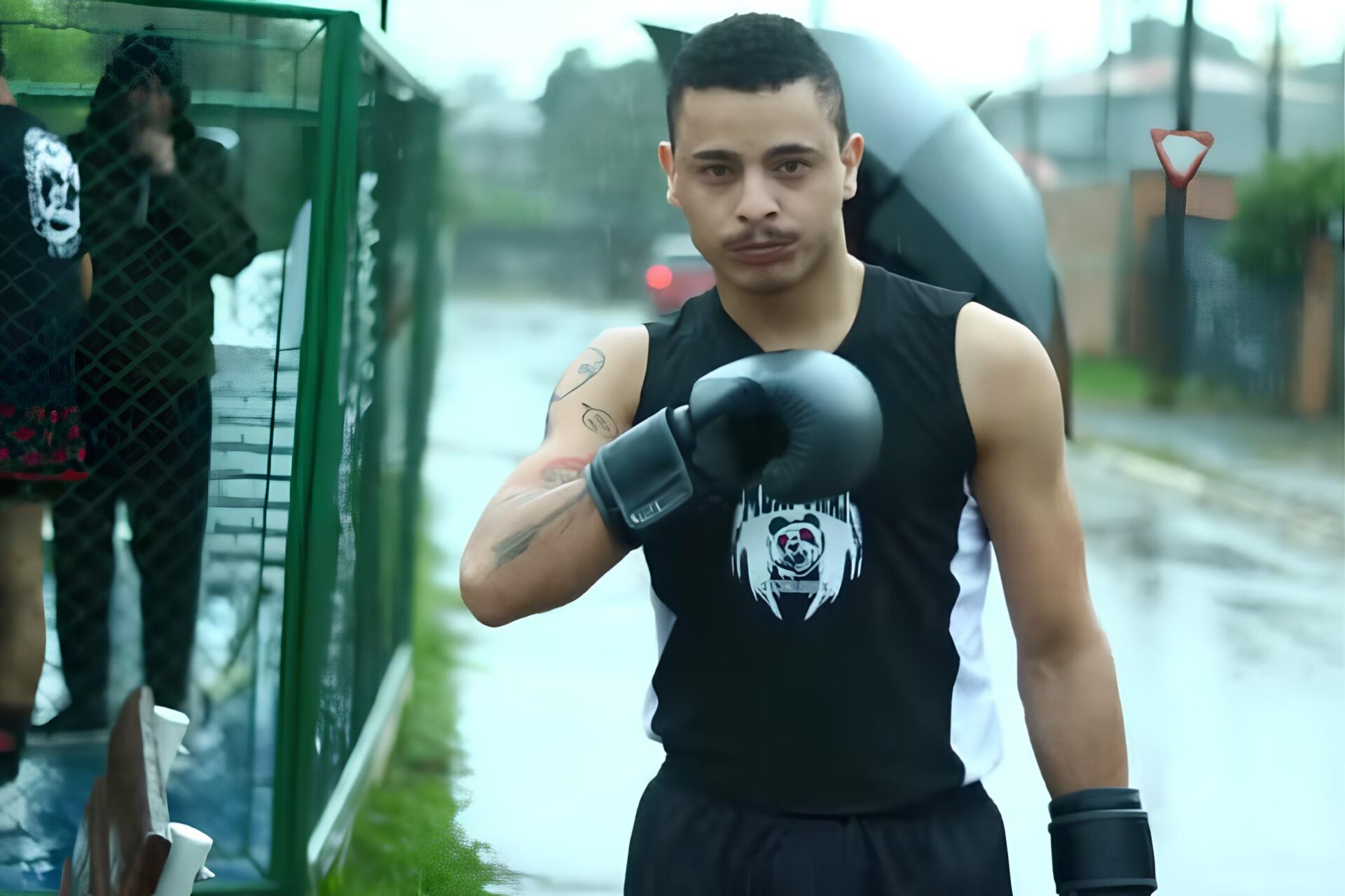 Drama no ringue: boxeador sofre hemorragia cerebral após nocaute em campeonato amador