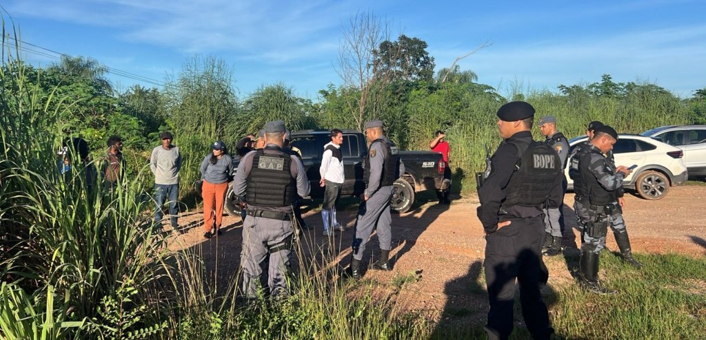 Grupo de faccionados e servidores tenta invadir terra pública