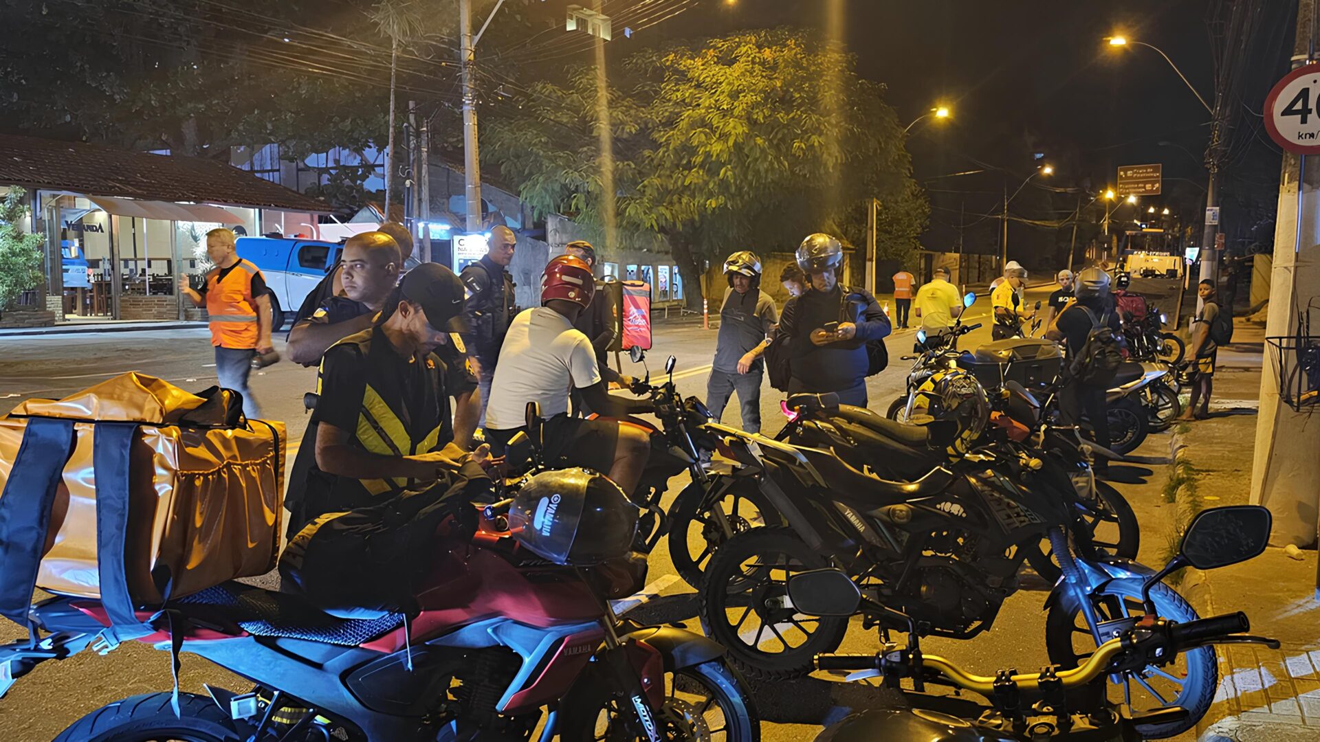 Blitz de motos barulhentas termina em tumulto, spray de pimenta e prisão no feriadão de Páscoa; veja vídeo