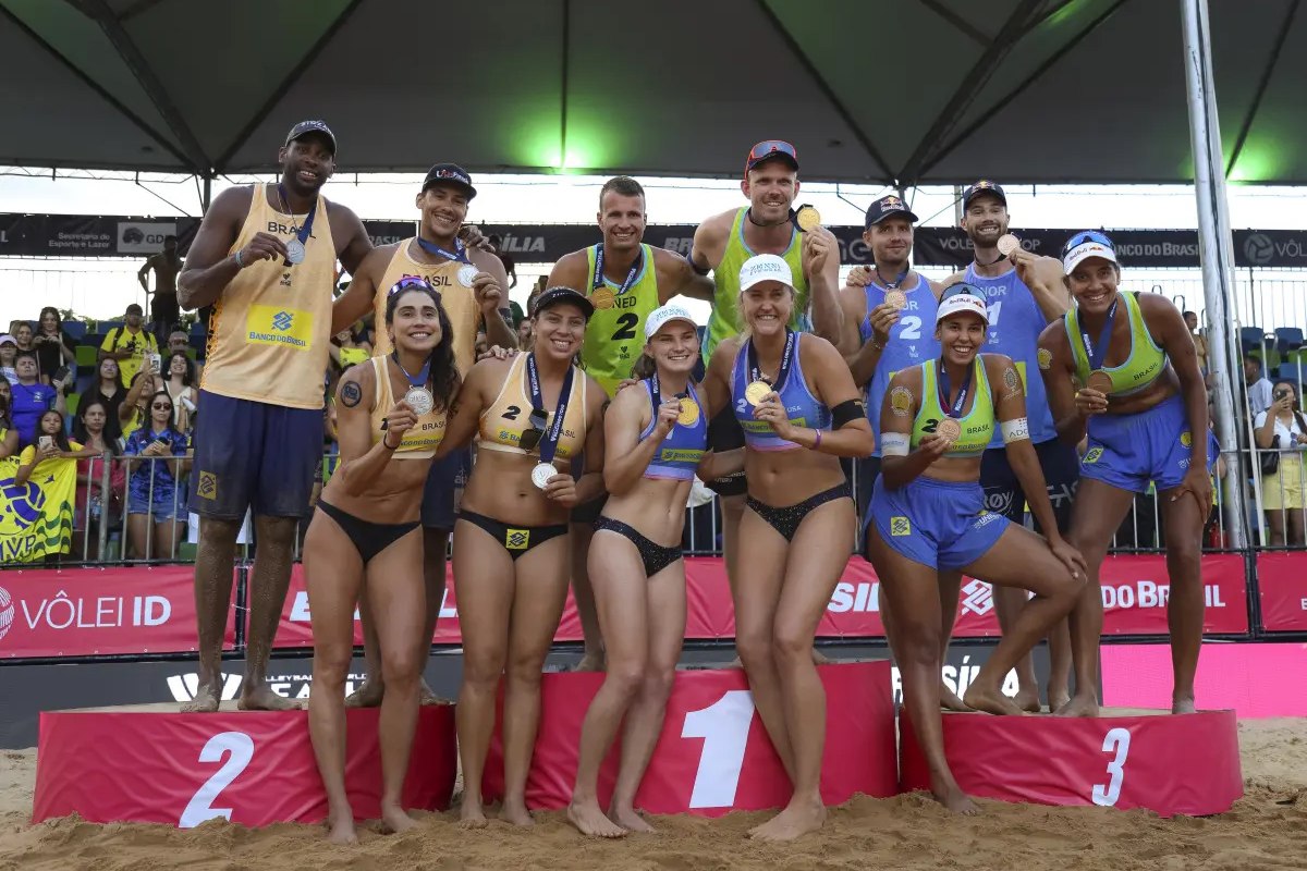 Brasil brilha, mas não leva o ouro: duas pratas e um bronze encerram etapa da Elite do Vôlei de Praia