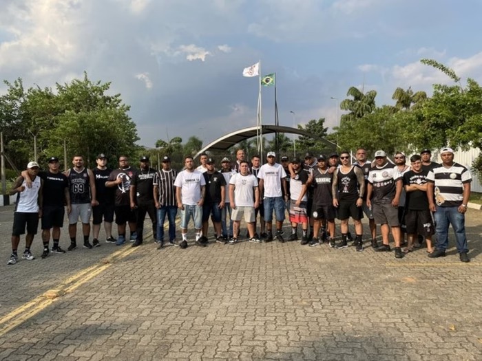 Denúncias nas categorias de base do Corinthians provocam protesto da Gaviões no CT