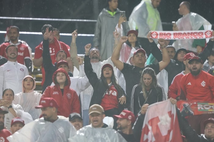 Expulsão da torcida do Inter na Colômbia expõe tensão e falhas na segurança da Libertadores; veja vídeo