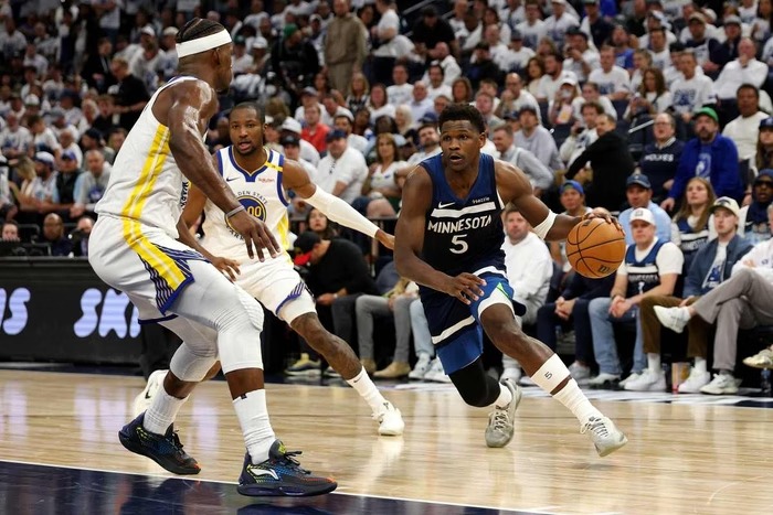 Sem Curry, sem chances: Timberwolves atropelam Warriors e esquentam semifinal da NBA
