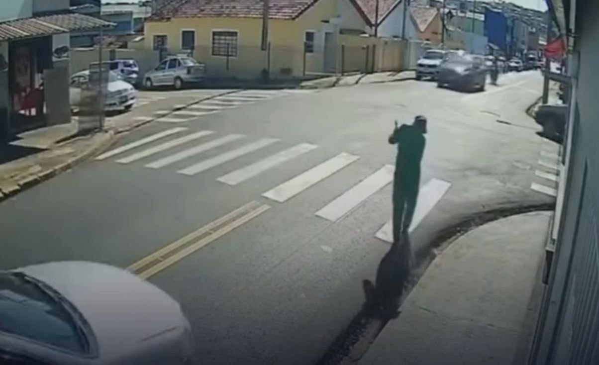 Gari é atropelada durante o trabalho e motorista foge sem prestar socorro