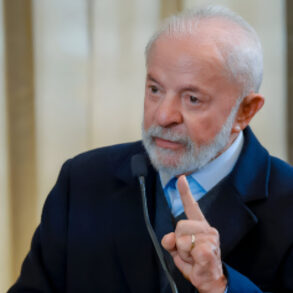 Lula chama fraude em aposentadorias de “assalto” e afirma "foram no bolso do povo"; veja vídeo