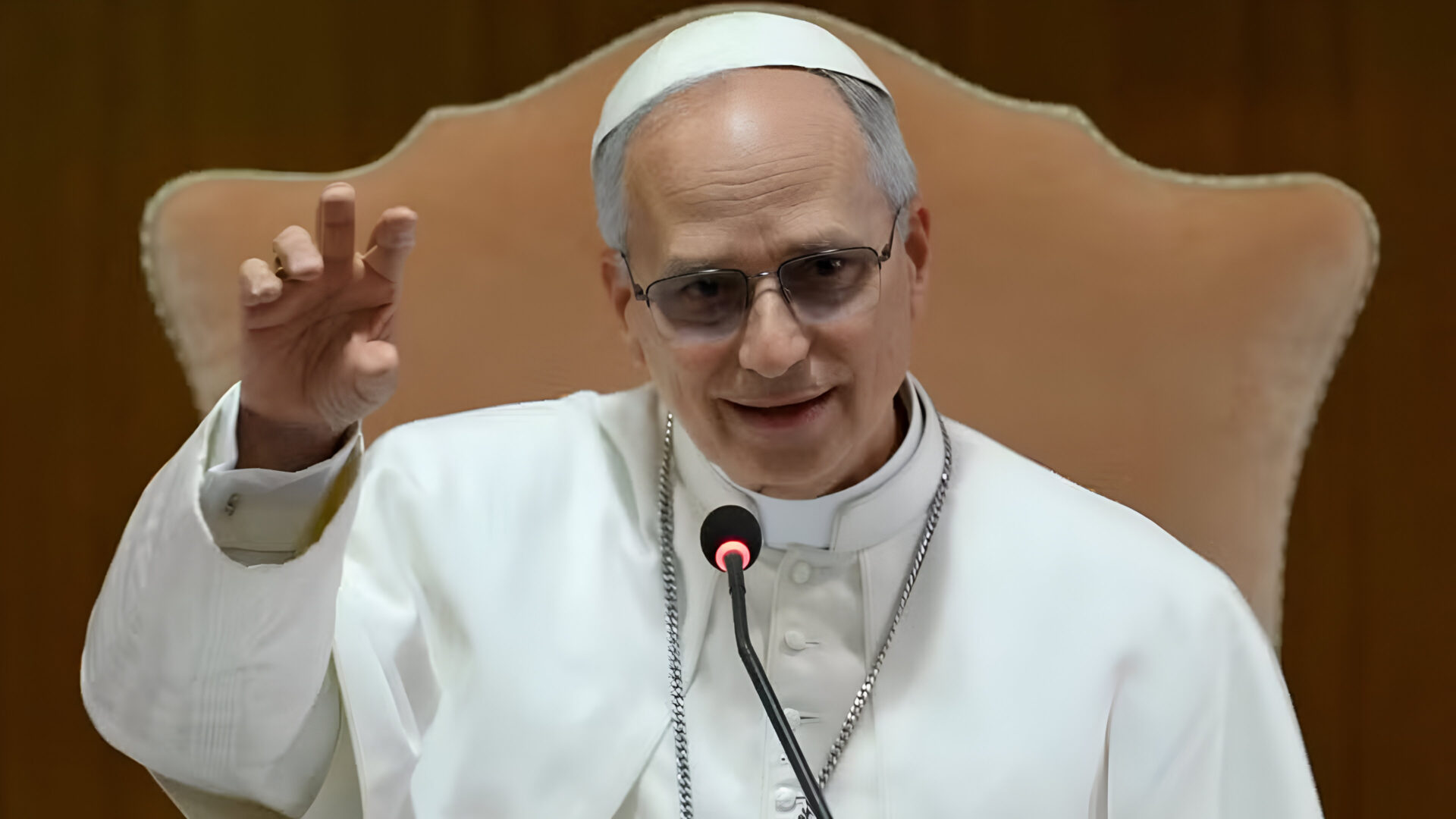 Novo papa surpreende ao citar classe trabalhadora e inteligência artificial na escolha do nome Leão XIV
