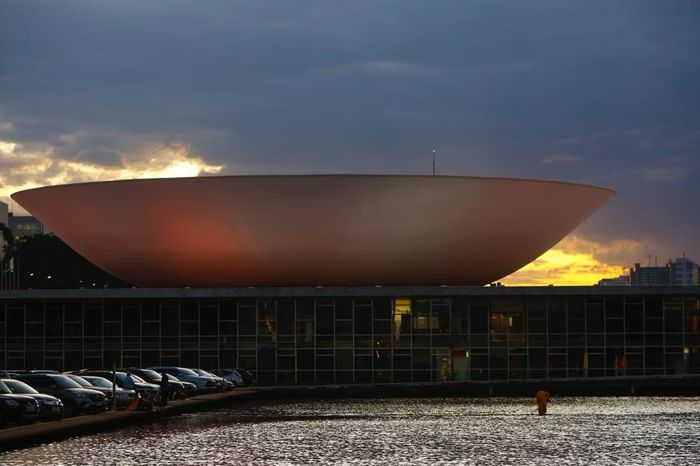 Eleitos prefeitos, deputados injetaram emendas nas próprias gestões