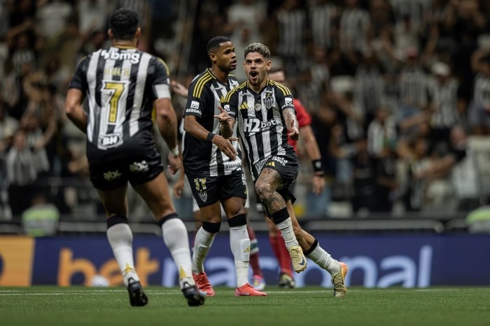 Galo vira nos acréscimos, vence o Fluminense e reacende a Arena MRV em noite histórica; veja os gols