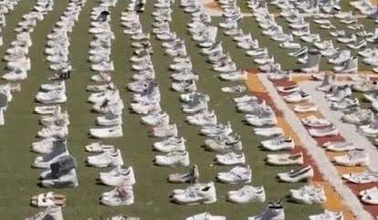 Na Holanda, 1,2 mil calçados são expostos em homenagem aos médicos mortos em Gaza