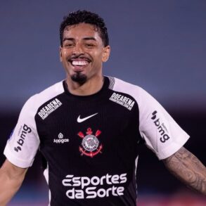 Com gol suado de Bidu, Corinthians vence no Uruguai e volta a sonhar com vaga na Sul-Americana; veja vídeo
