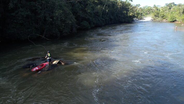 rio pescador barco