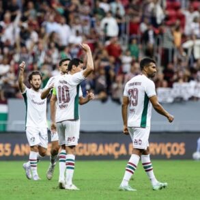 Flu vira, goleia na Arena BRB e avança com festa da torcida; veja os gols