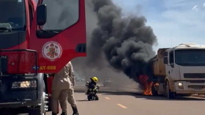 Bombeiros evitam tragédia após incêndio em caminhão no centro de Sorriso