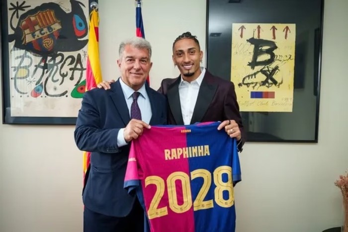 Raphinha renova com o Barcelona até 2028 e vira peça-chave na reformulação do clube