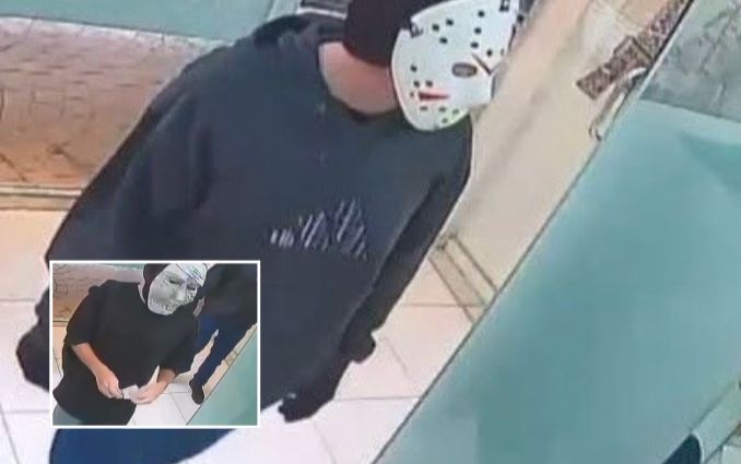 Homens se aproveitam de festa anime, usam máscaras de filme terror e roubam casa de câmbio