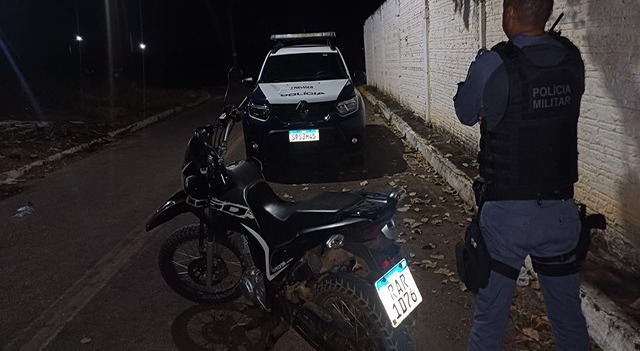 Polícia recupera moto roubada de jovem enquanto ele trabalhava no bairro Industrial