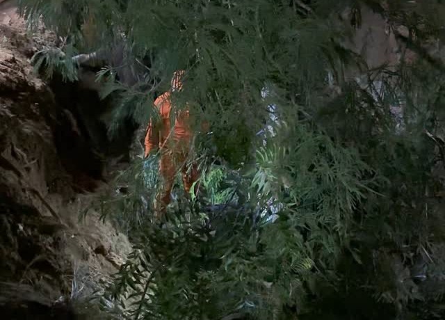 Jovem Fica Preso em Córrego Após Cair de Moto em MT