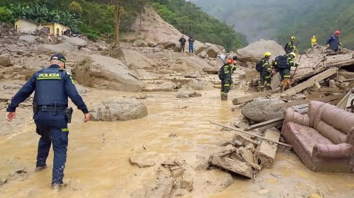 Deslizamento deixa ao menos 8 mortos e 5 feridos na Colômbia