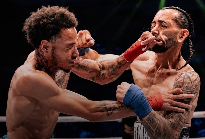Vídeo: lutador tem orelha rasgada em luta de boxe sem luvas e perde por nocaute técnico
