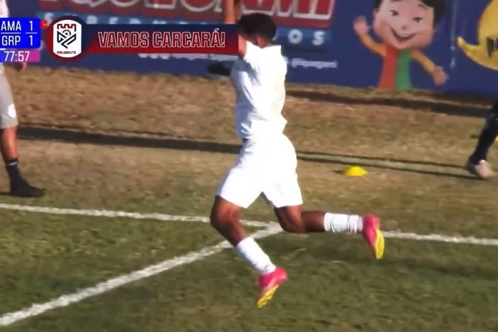 Jogador do Grêmio Prudente imita Cristiano Ronaldo, marca gol e se lesiona na comemoração