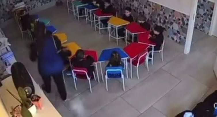 Professora é demitida após agredir criança de 4 anos em escola