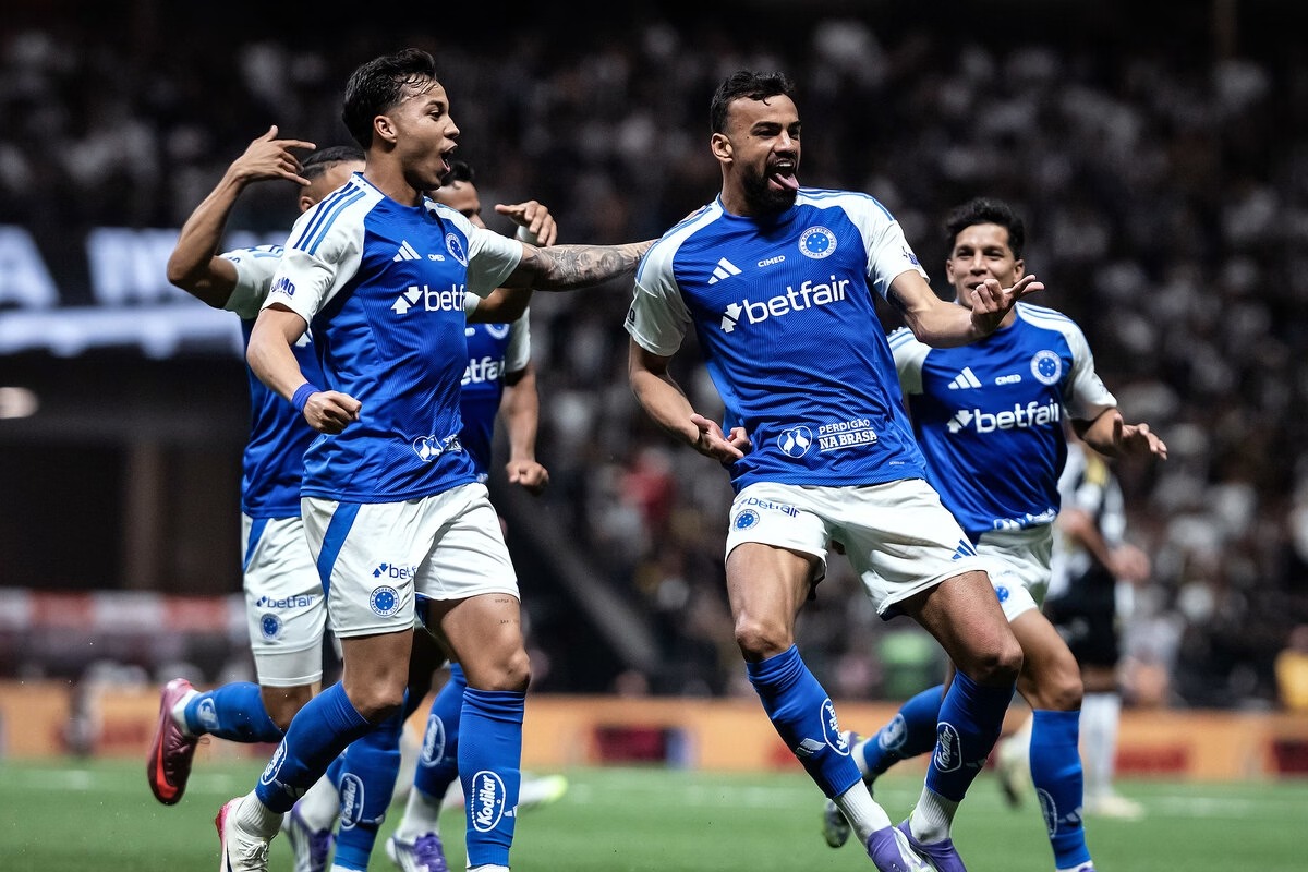Cruzeiro vence Atlético-MG por 2 a 0 e abre vantagem nas quartas da Copa do Brasil