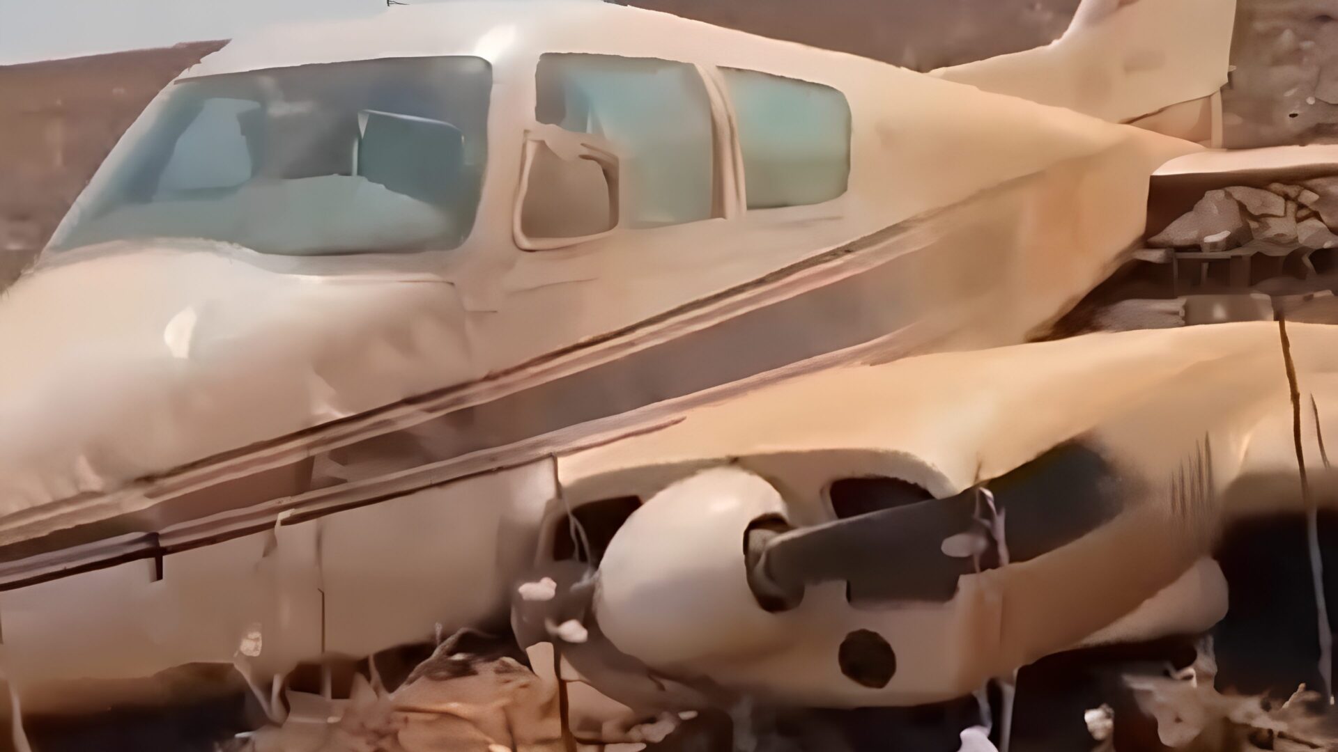 Avião faz pouso de emergência em Primavera do Leste e piloto escapa ileso; veja vídeo