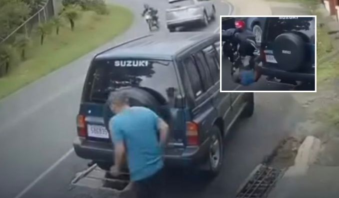 Homem é atingido por moto ao tentar entrar no próprio carro