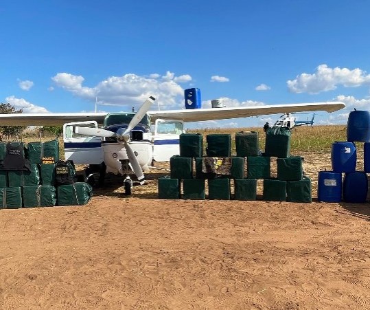 Avião Carregado com 1,3 Tonelada de Cocaína