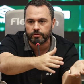 Presidente do Fluminense diz ter ficado surpreso com saída do Renato