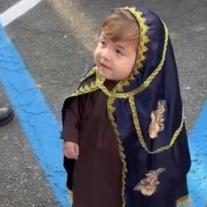 Menina encanta a web ao visitar santuário vestida de Nossa Senhora Aparecida