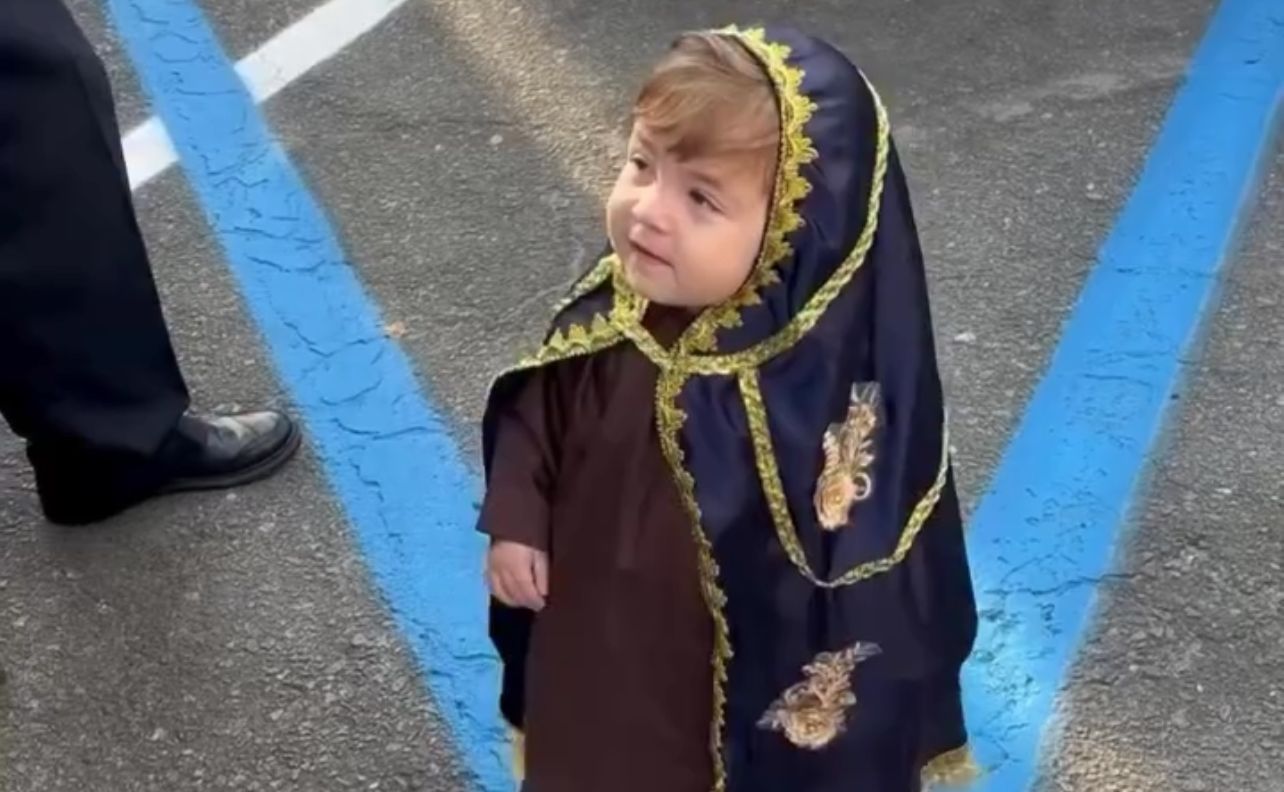 Menina encanta a web ao visitar santuário vestida de Nossa Senhora Aparecida
