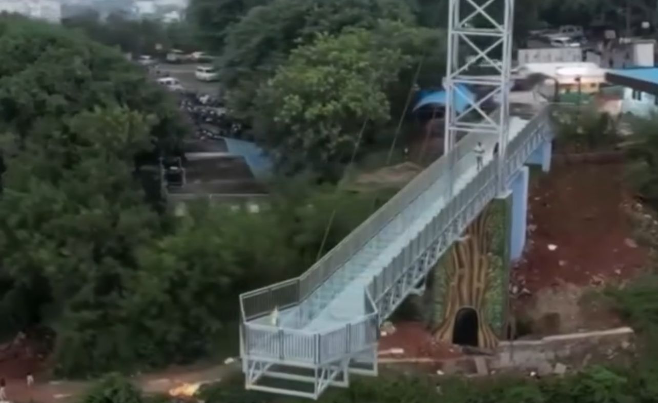 Teria coragem? passarela de vidro a 600 metros do chão é aberta ao público