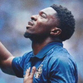 Grêmio vence Vitória por 3 a 1 e sobe para o 8º lugar no Brasileirão
