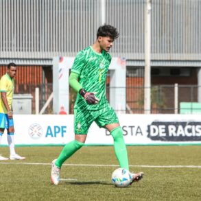 Vídeo: filho do ex-goleiro Bruno pega pênalti em jogo do Brasil Sub-15