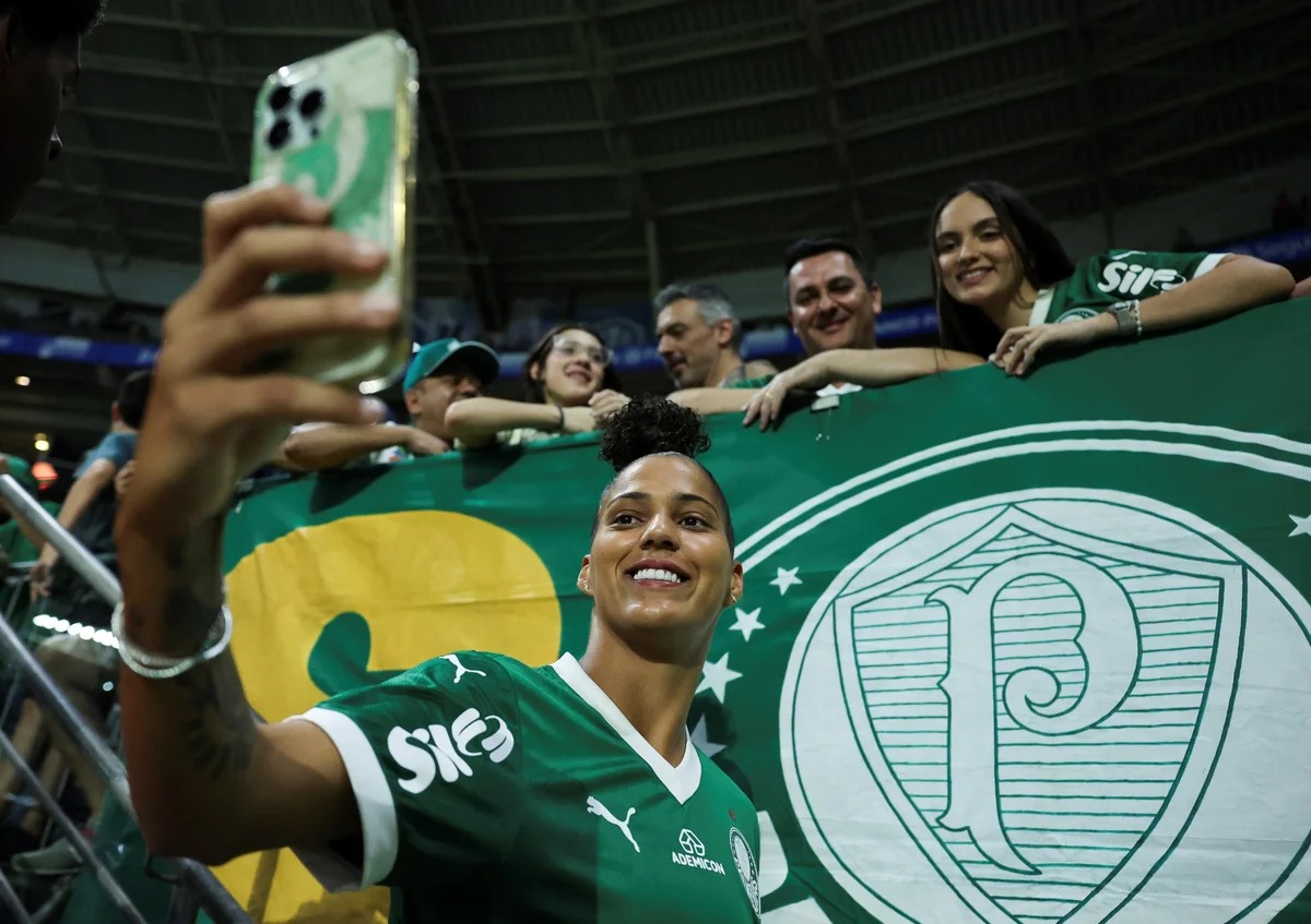 Palmeiras vende Amanda Gutierres por valor recorde no futebol feminino brasileiro