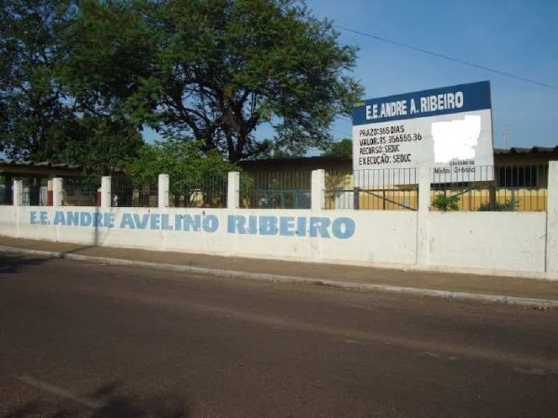 Alunos encontram ameaça de massacre em banheiro de escola estadual no CPA