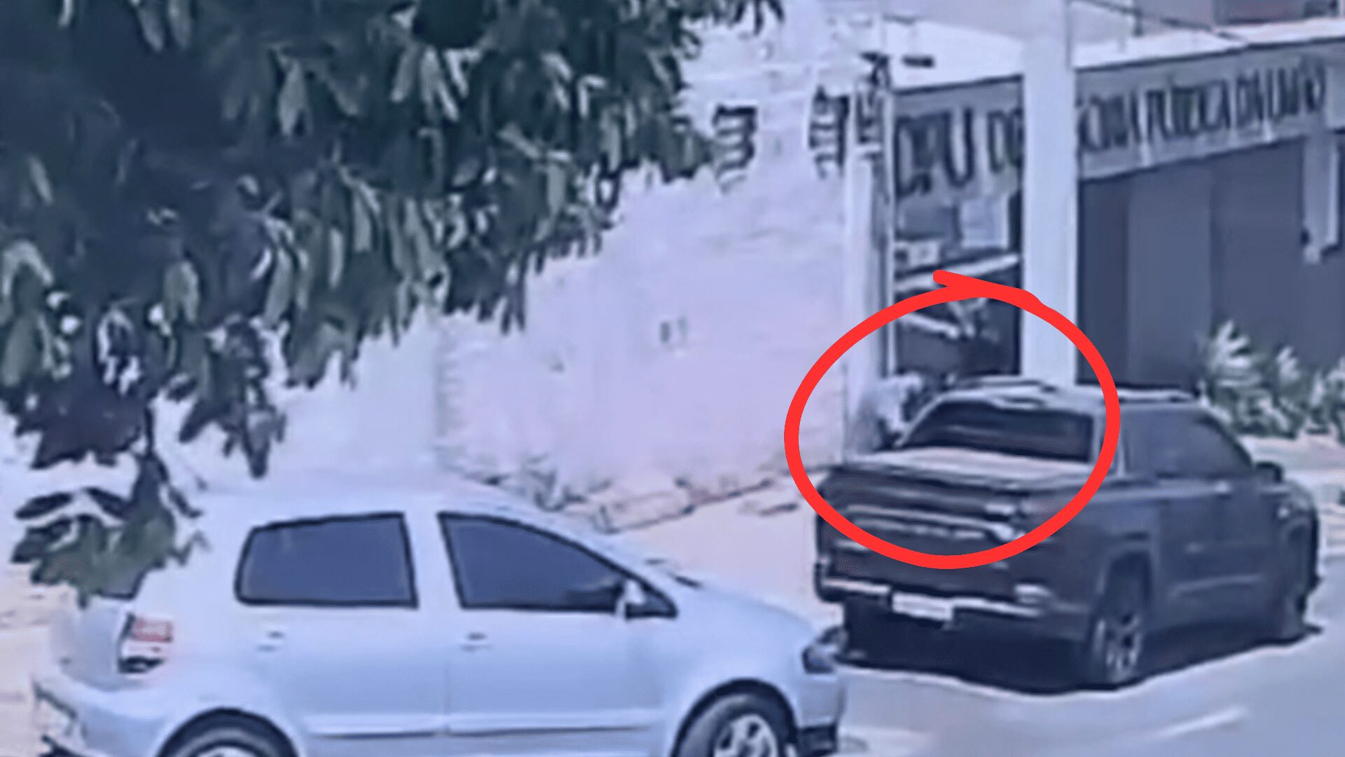 Imagens revelam momento exato de furto a carro em Cuiabá; veja vídeo