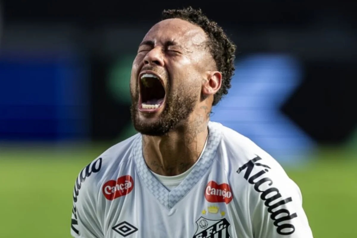 Neymar mostra rotina intensa de recuperação e anima torcida do Santos
