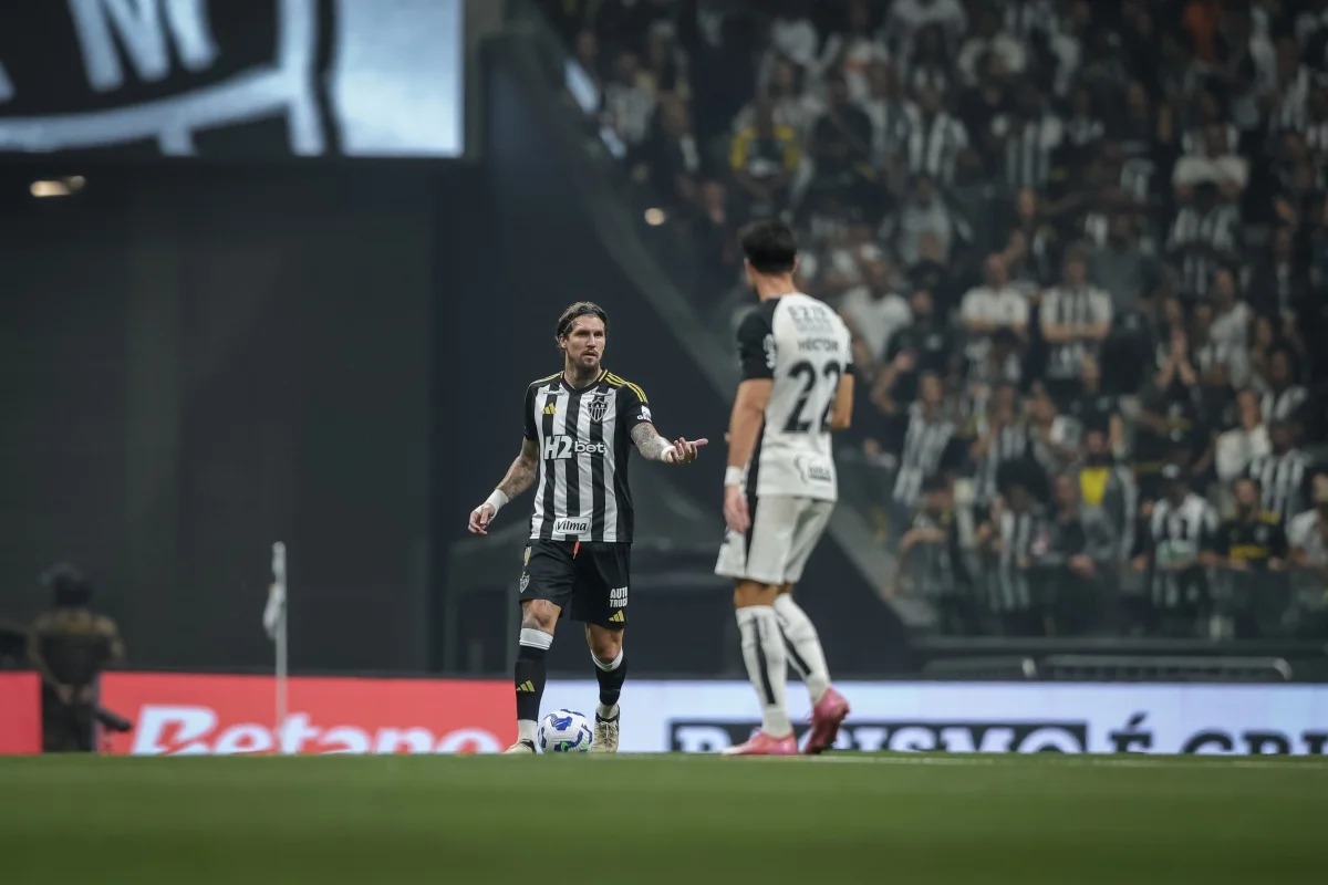 Lyanco passa por cirurgia após ruptura do tendão de Aquiles e preocupa Atlético-MG