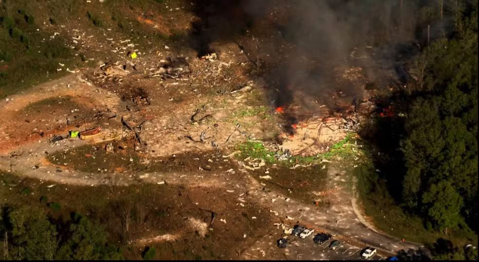 explosão em fábrica