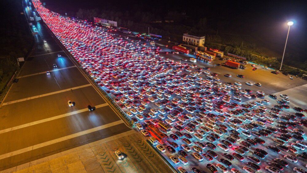 Engarrafamento de 24 horas congestiona rodovia após feriado nacional