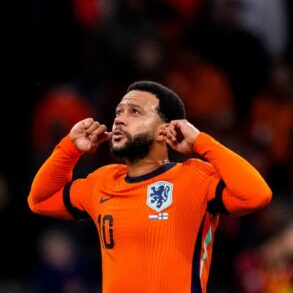 Depay faz história em goleada da Holanda e se torna maior assistente e artilheiro da seleção